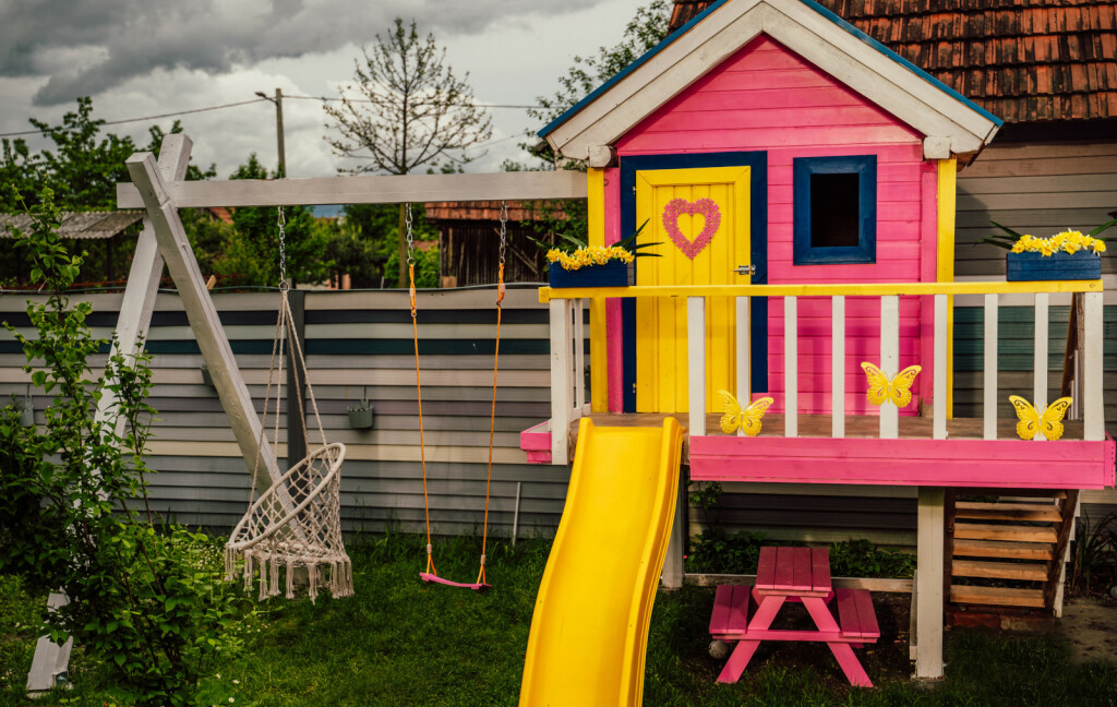 Tata Bojan iz Strmca Podravskog i njegov otac svojoj kćerkici i unučici Maris izradili su najslađu dvorišnu kućicu s terasom - 8