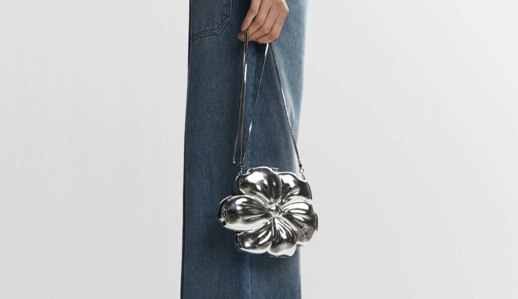 Torbica iz Manga u obliku cvijeta