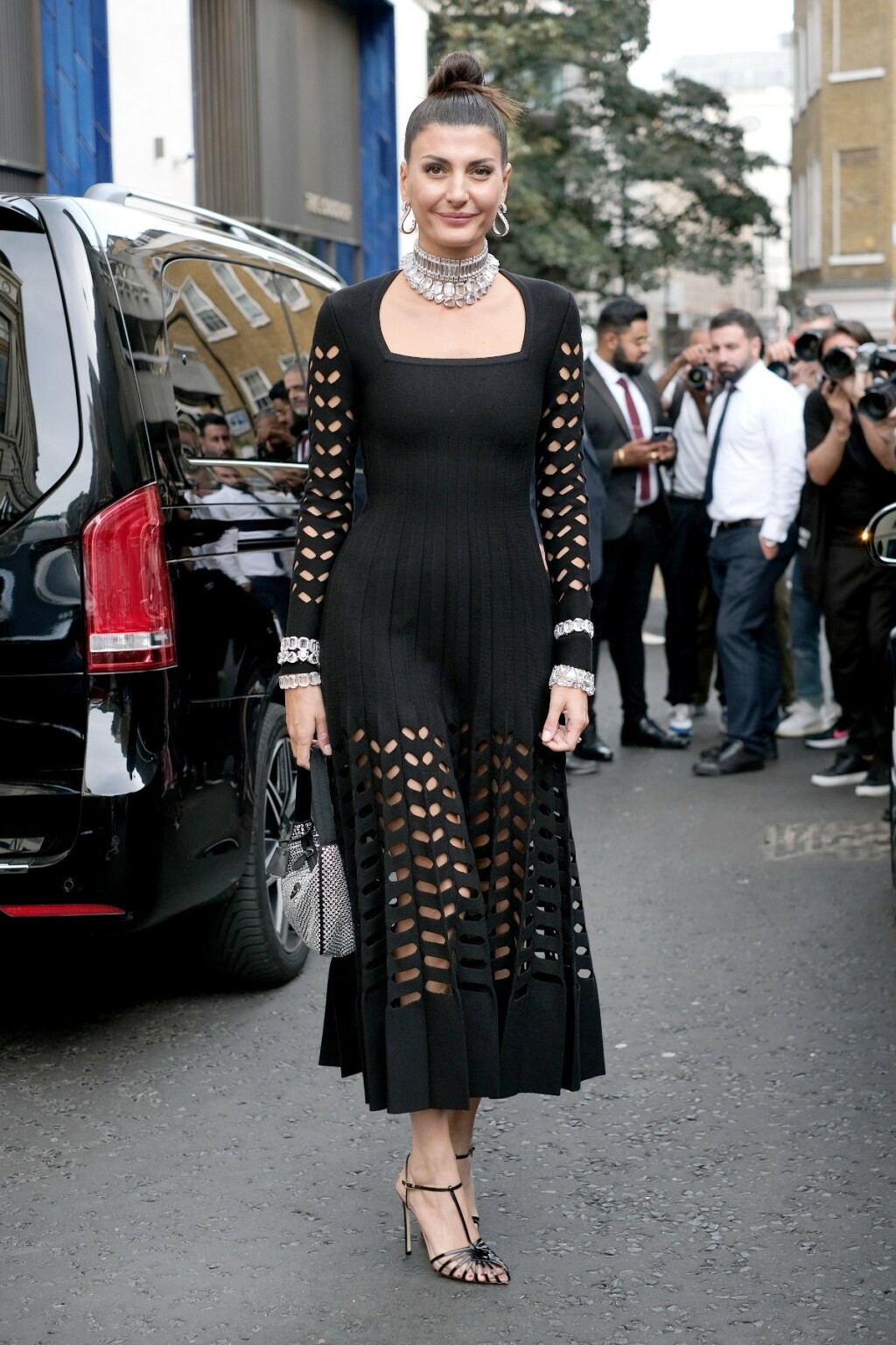 Mala crna haljina - 1