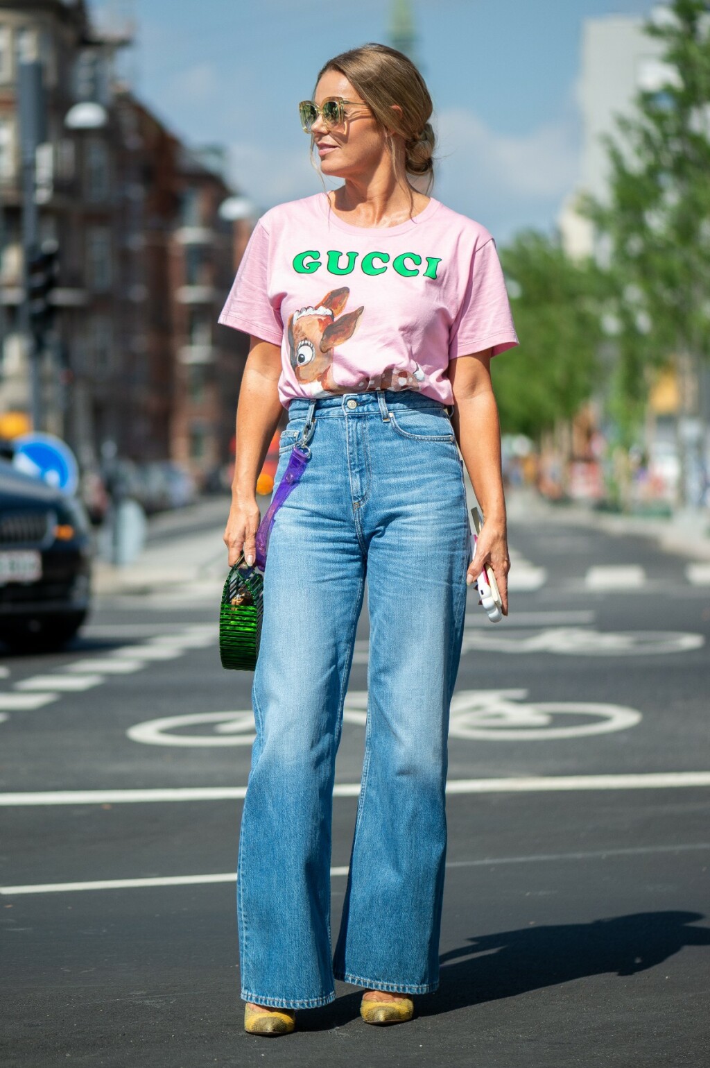 T-shirt u street style kombinacijama - 1