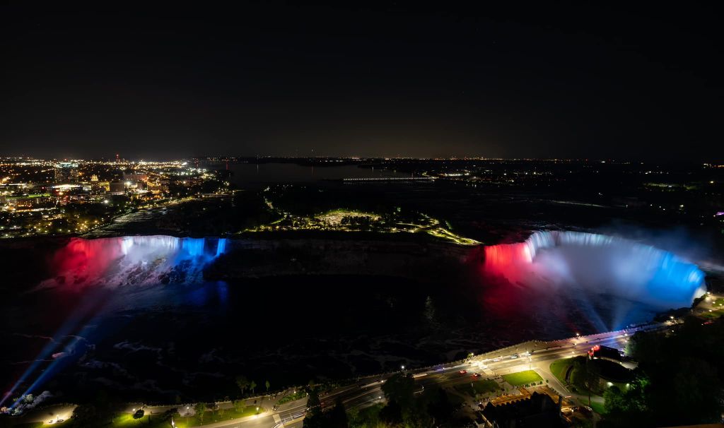 Niagara u bojama hrvatske zastave