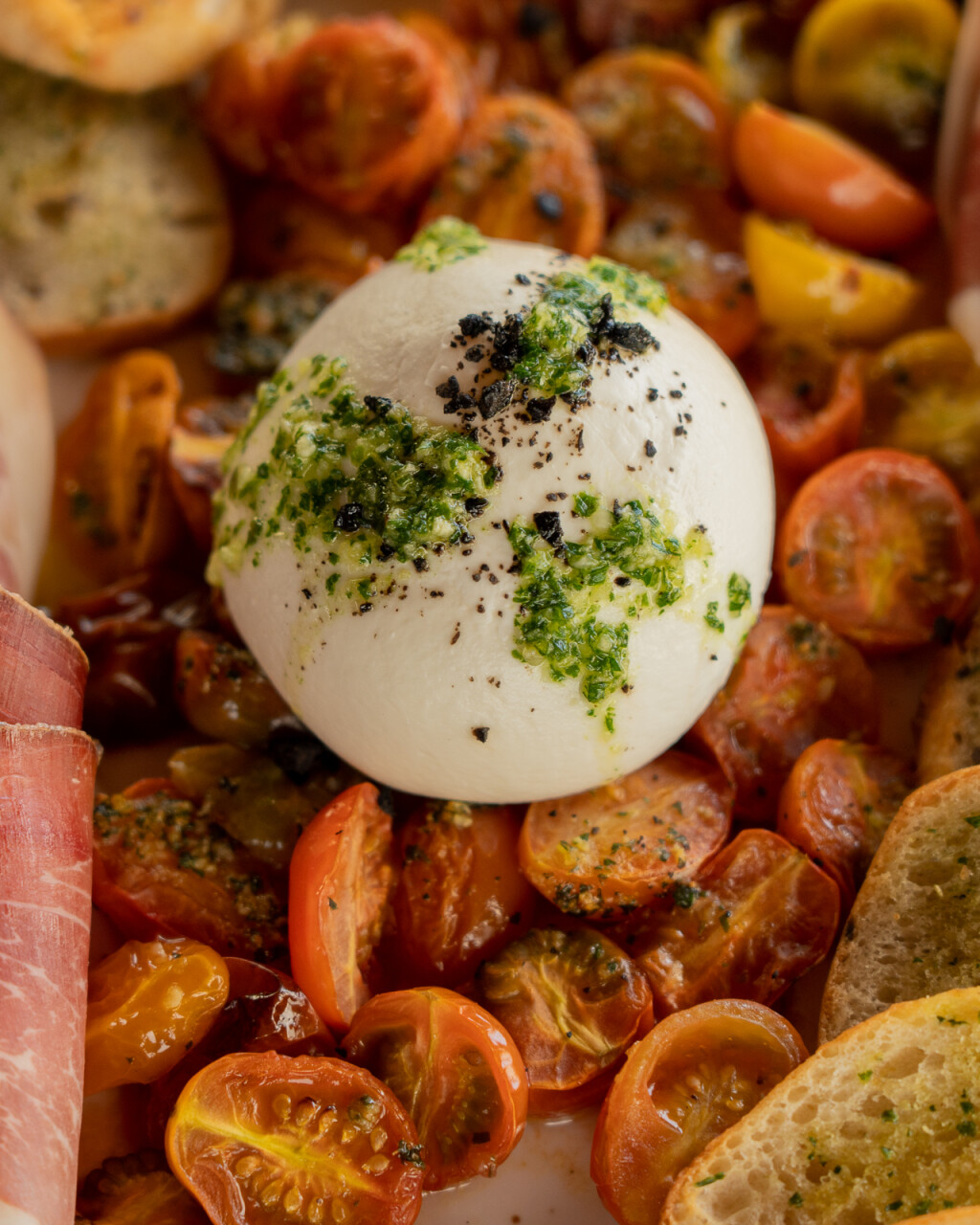 Burrata sa zapečenim cherry rajčicama