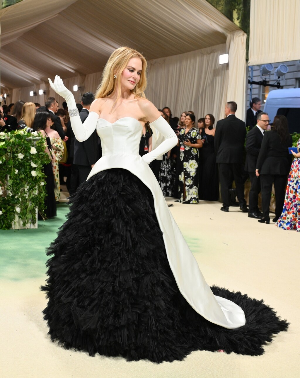 Nicole Kidman na Met Gali 2024. u Balenciaginoj haljini - 5