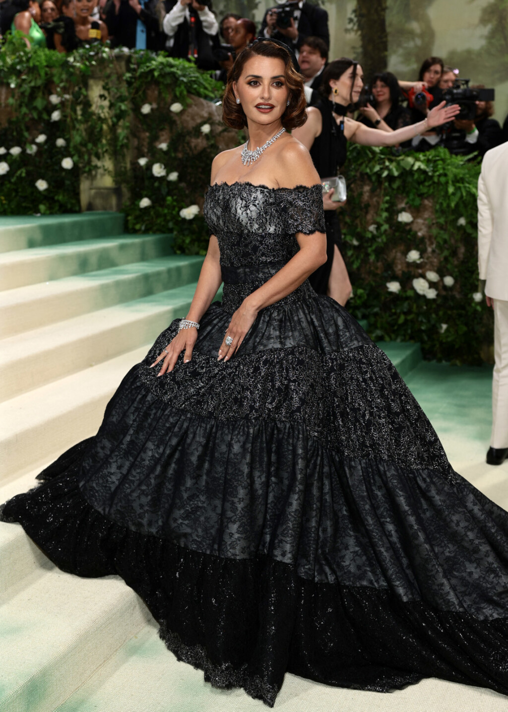 Penelope Cruz na Met Gali u haljini modne kuće Chanel - 4