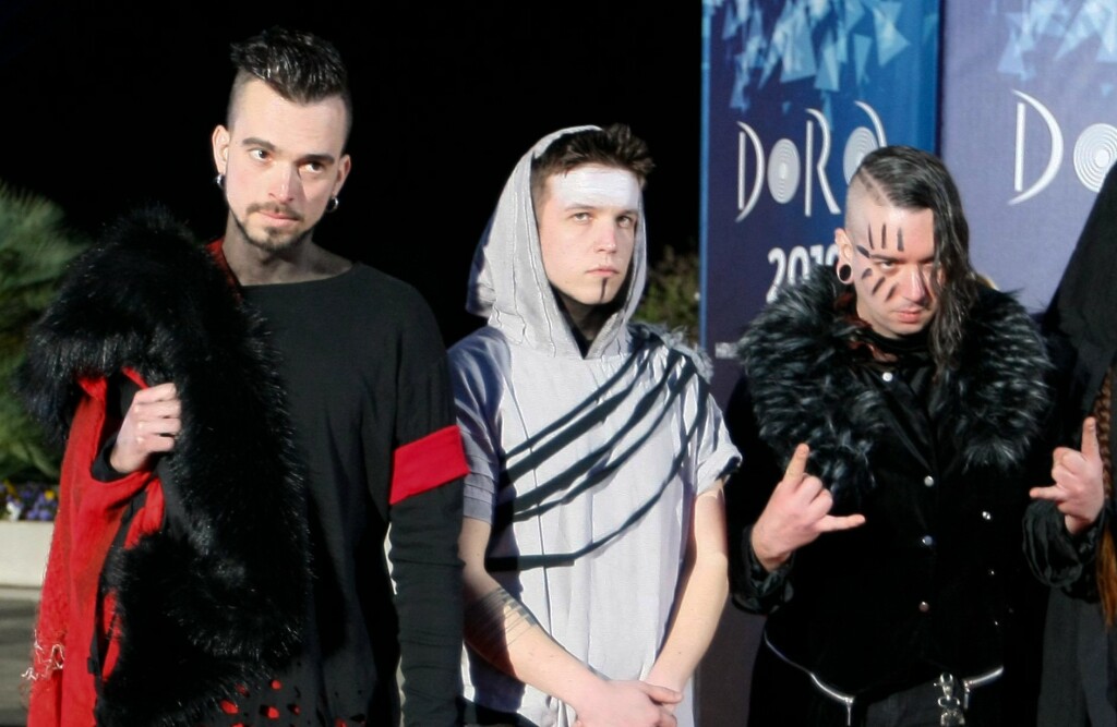 Baby Lasagna s članovima grupe Manntra 2019. na Dori