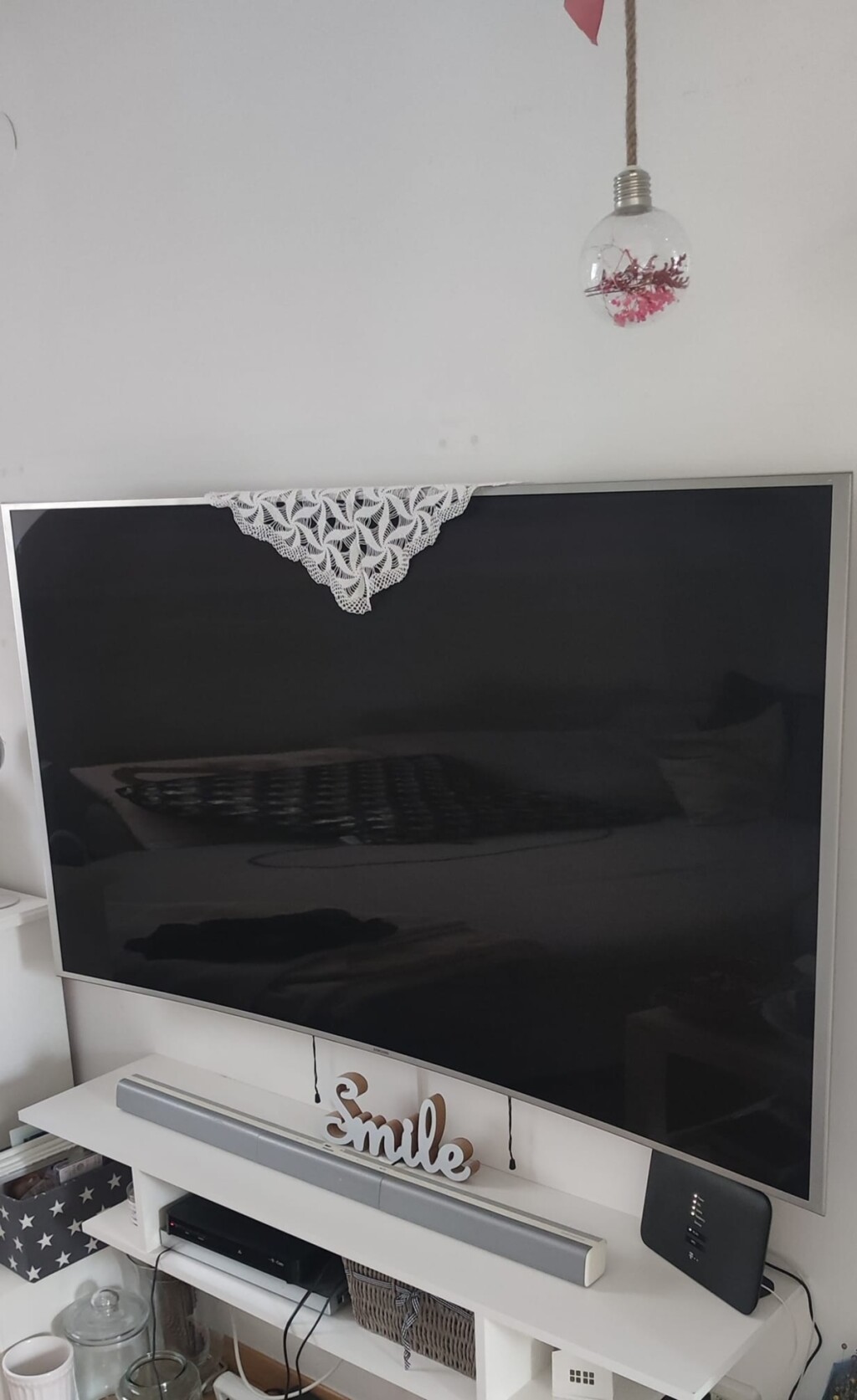 Tabletić na televizoru Valente Godić Trbuščić