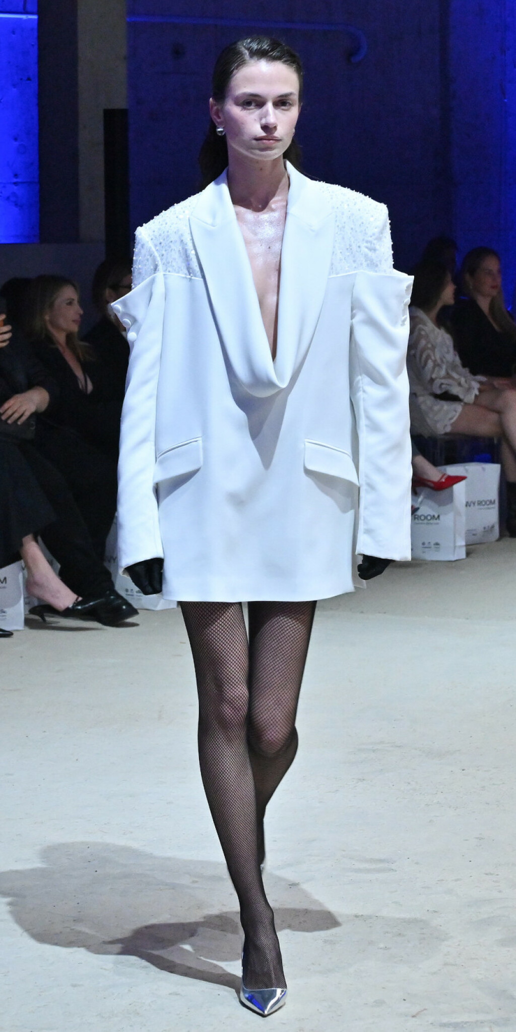 Bijeli sako-haljina iz nove kolekcije modne kuće eNVy room