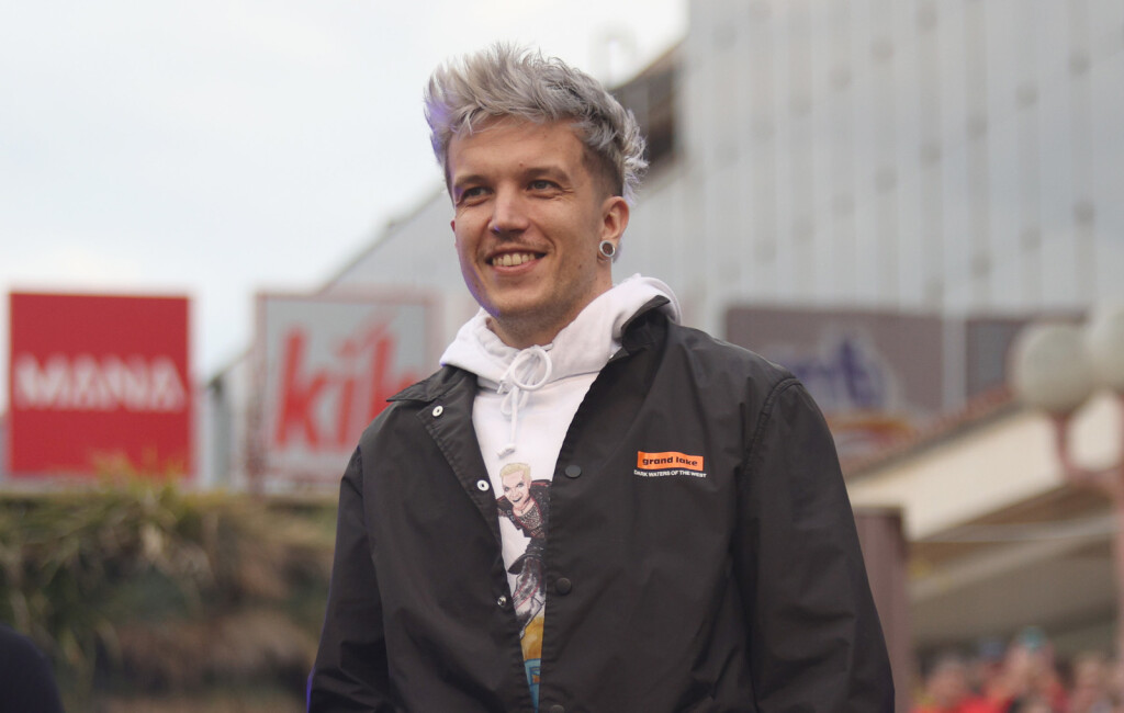 Baby Lasagna na dočeku u Umagu u majici s ilustracijom Yellow Yurija