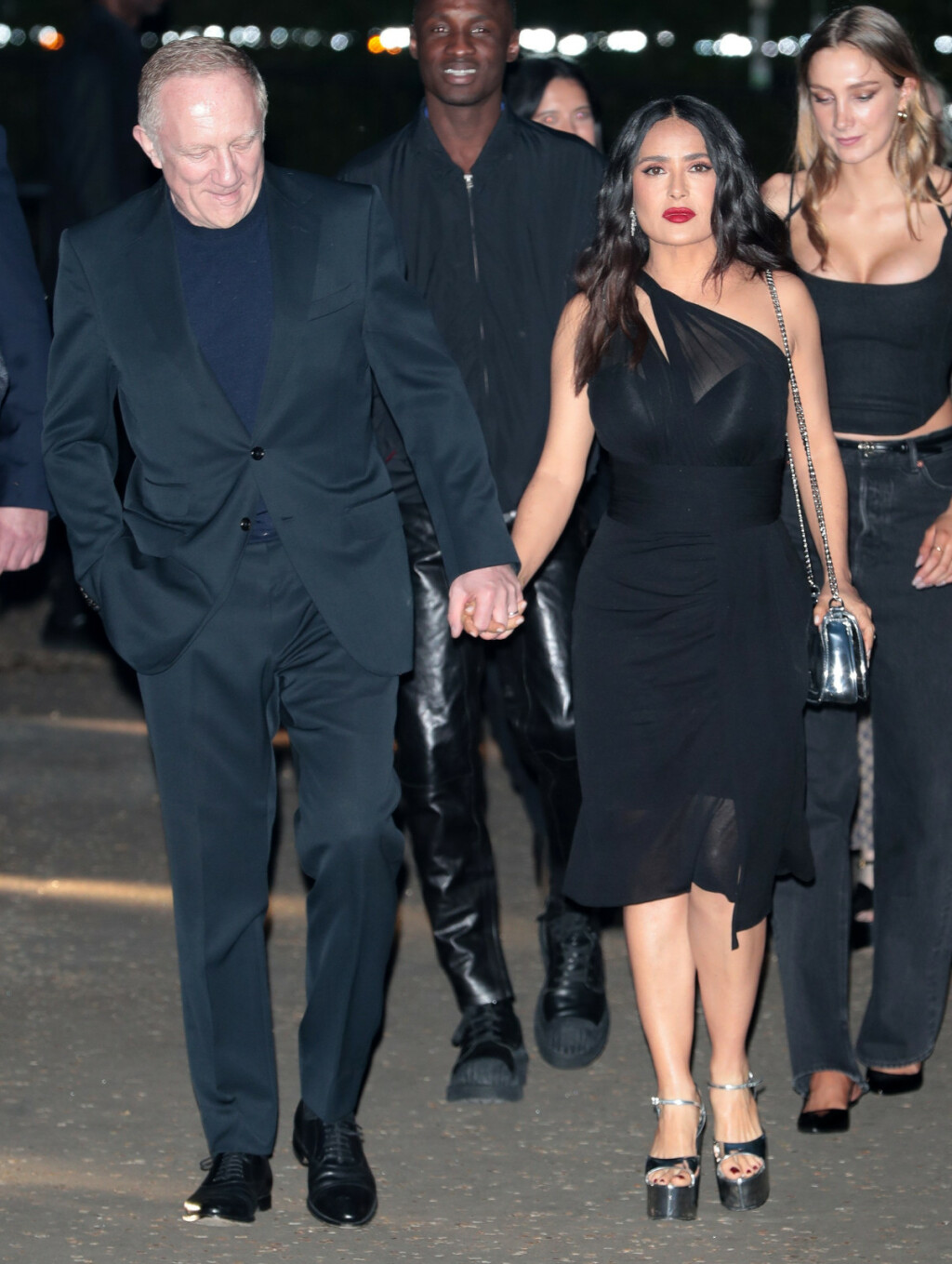 Salma Hayek na modnoj reviji Gucci Cruise 2025 u Londonu - 4