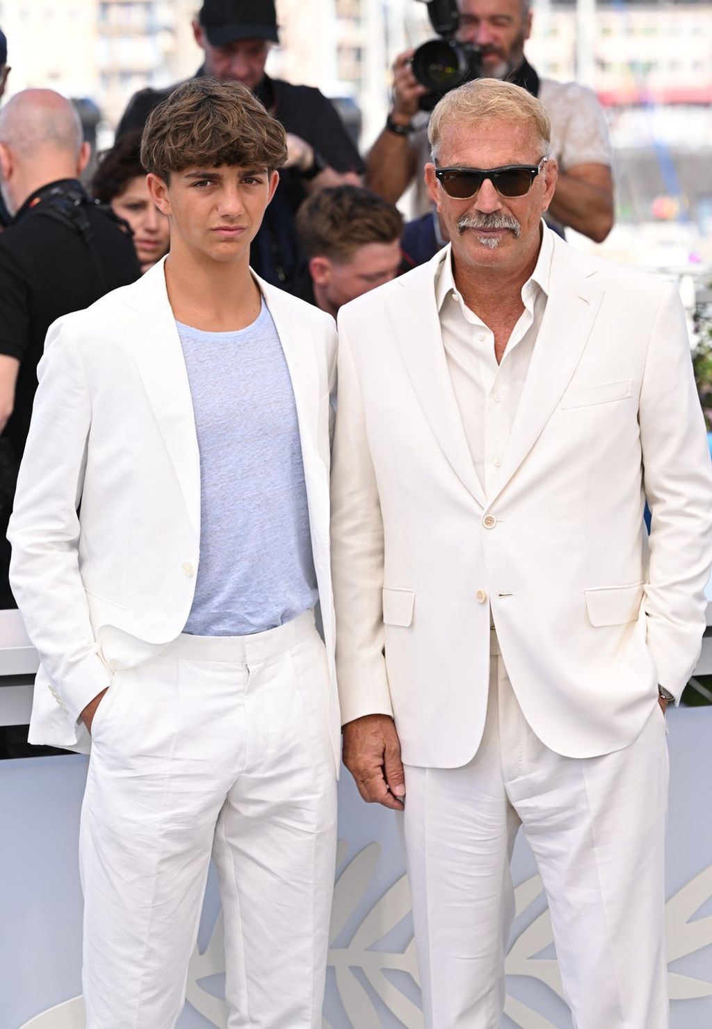 Kevin Costner sa sinom