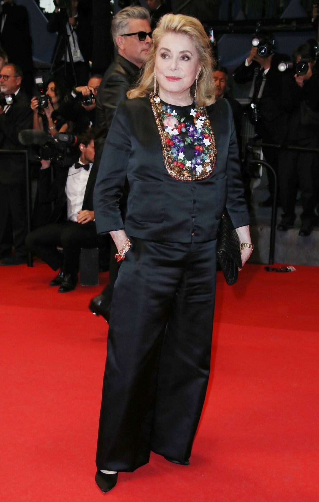 Catherine Deneuve u odijelu s potpisom Chanela