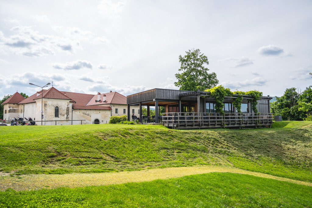 Dvanaestica i golf teren Hotela Grad Otočec