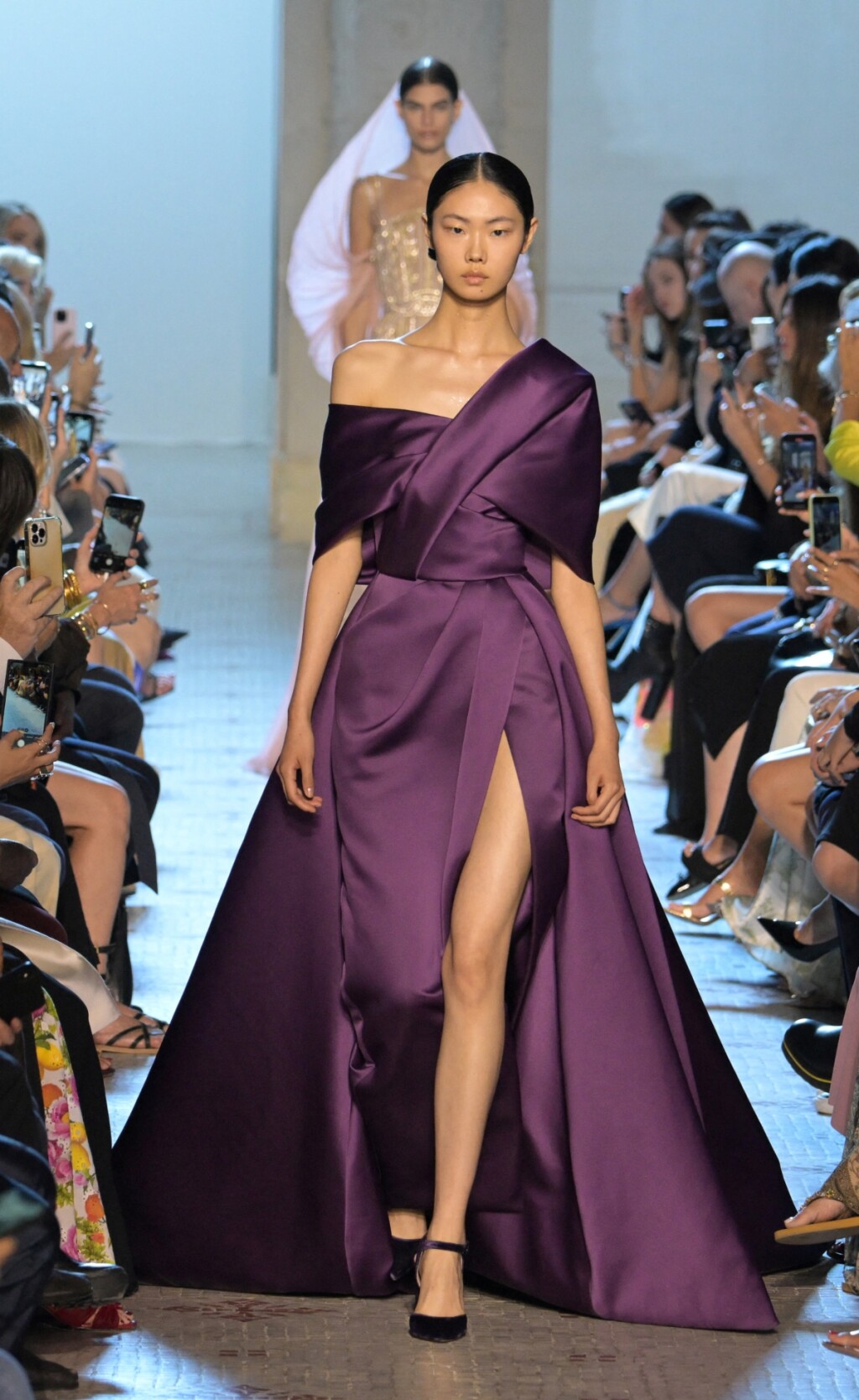 Haljina na reviji Elie Saab Haute Couture za jesen 2023.