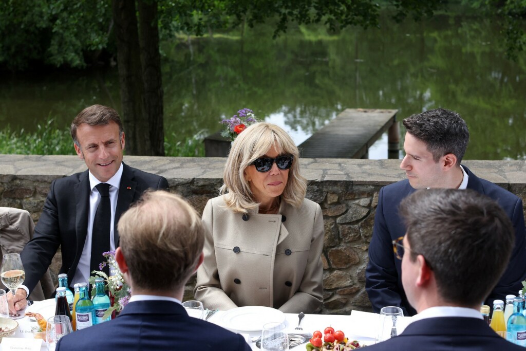 Emmanuel i Brigitte Macron na radnom doručku u dvorcu Moritzburg