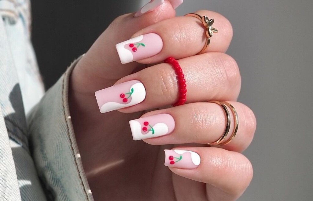 Nokti s motivom trešnje