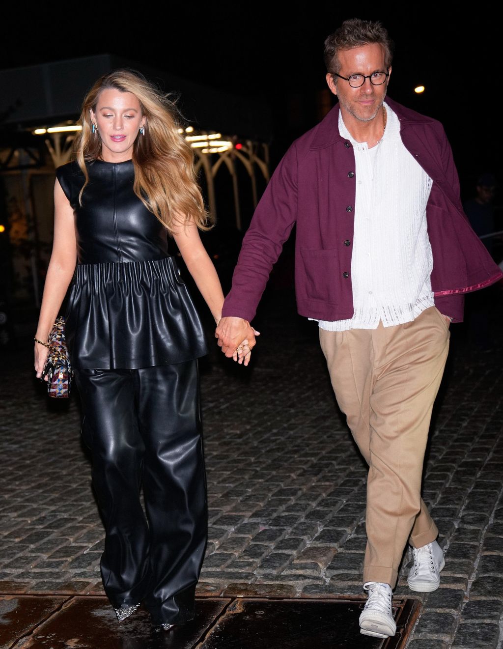Blake Lively preko kožnatih hlača nosi minicu - 6