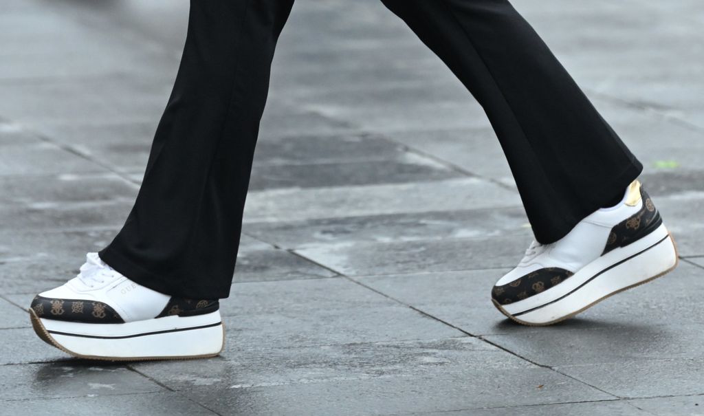 Zagrebačka street stylerica nosi tenisice s platformom brenda Guess