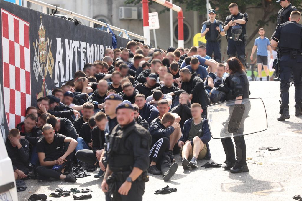 Privedeni navijači u Splitu