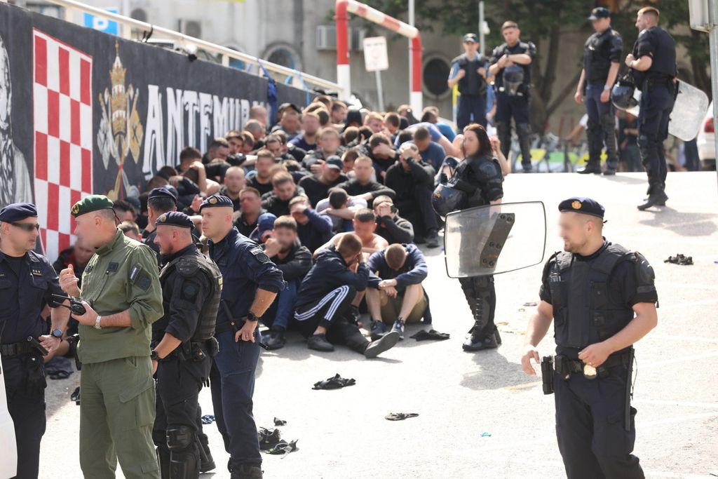 Privedeni navijači u Splitu
