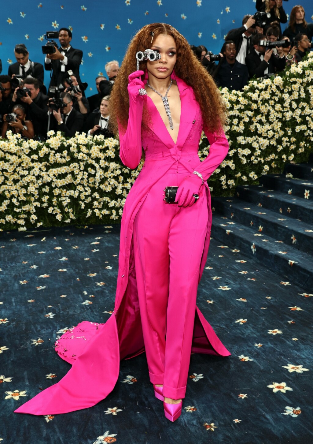 Andra Day u odijelu Jeromea Lamaara