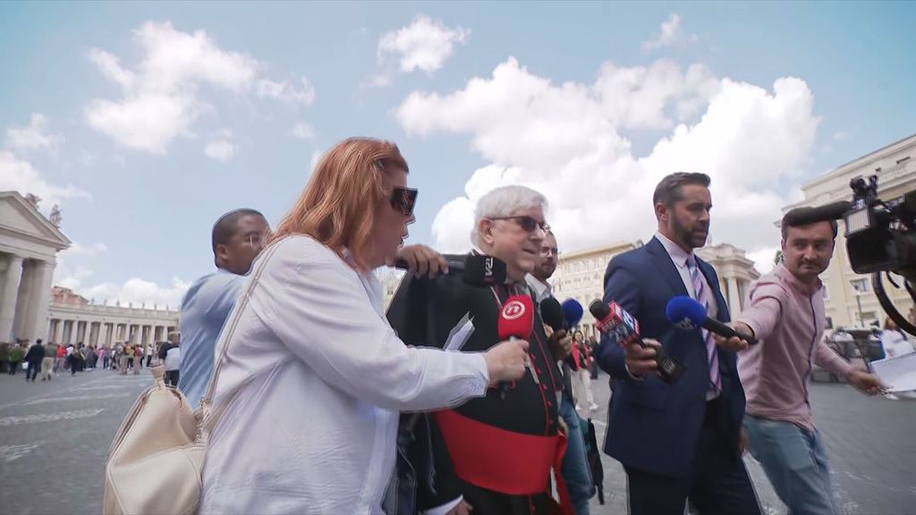 kardinal Stephen Mulla i Ivana Petrović, reporterka Dnevnika Nove TV