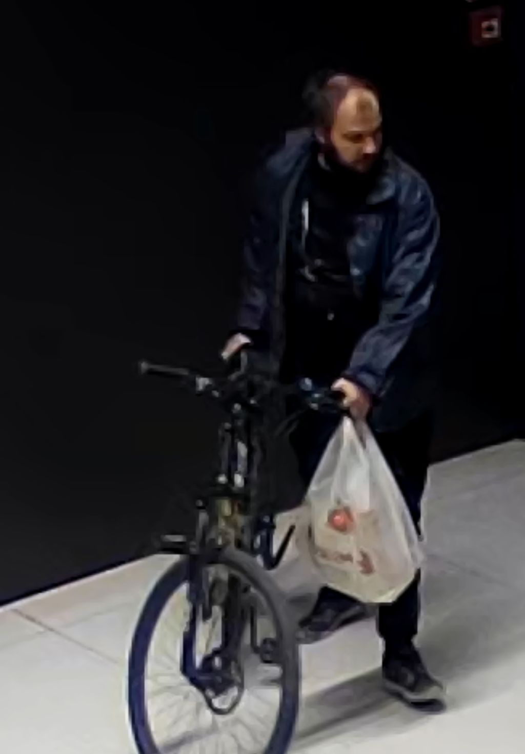 Muškarac kojeg se sumnjiči za krađu bicikla - 3