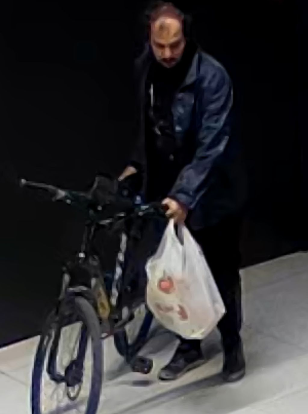 Muškarac kojeg se sumnjiči za krađu bicikla - 3