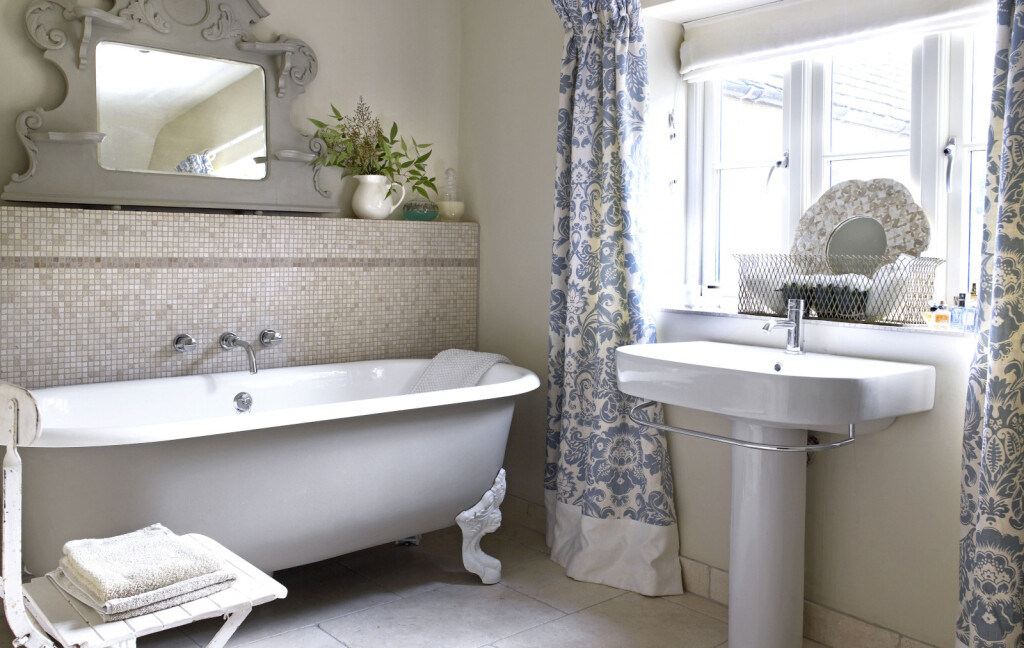 Kupaonice sa zavjesama na prozorima - 8