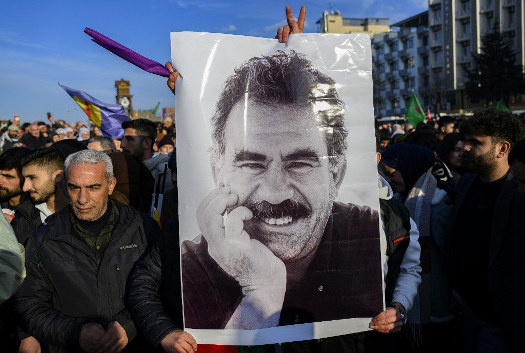 Kurdistanka sa zastavom PKK
