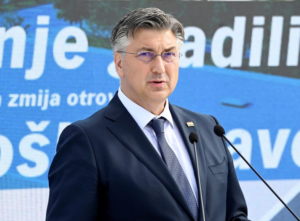 Premijer Andrej Plenković i ministrica Irena Hrstić otvorili radove na postrojenju IMZ-a u Rugvici - 10