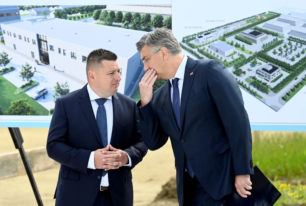 Premijer Andrej Plenković i ministrica Irena Hrstić otvorili radove na postrojenju IMZ-a u Rugvici - 10