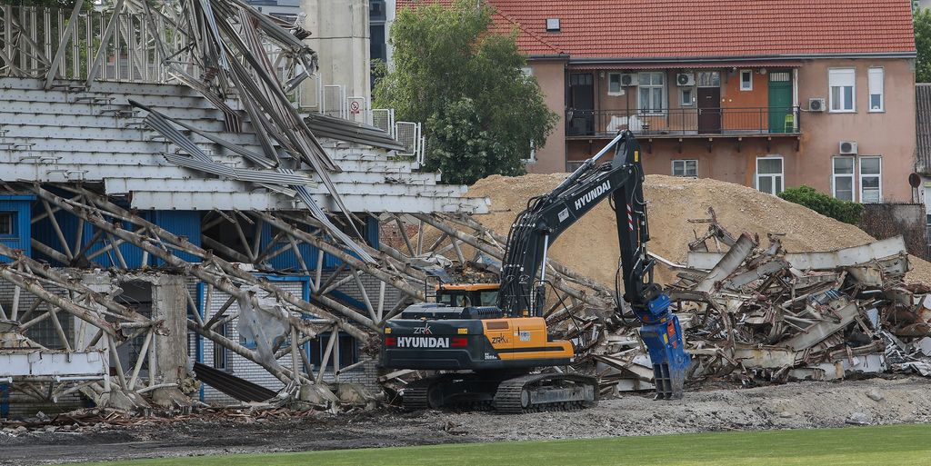 Rušenje zapadne tribine stadiona u Kranjčevićevoj