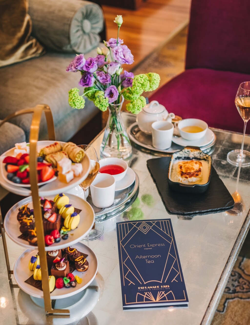 Orient Express čajanka u hotelu Esplanade