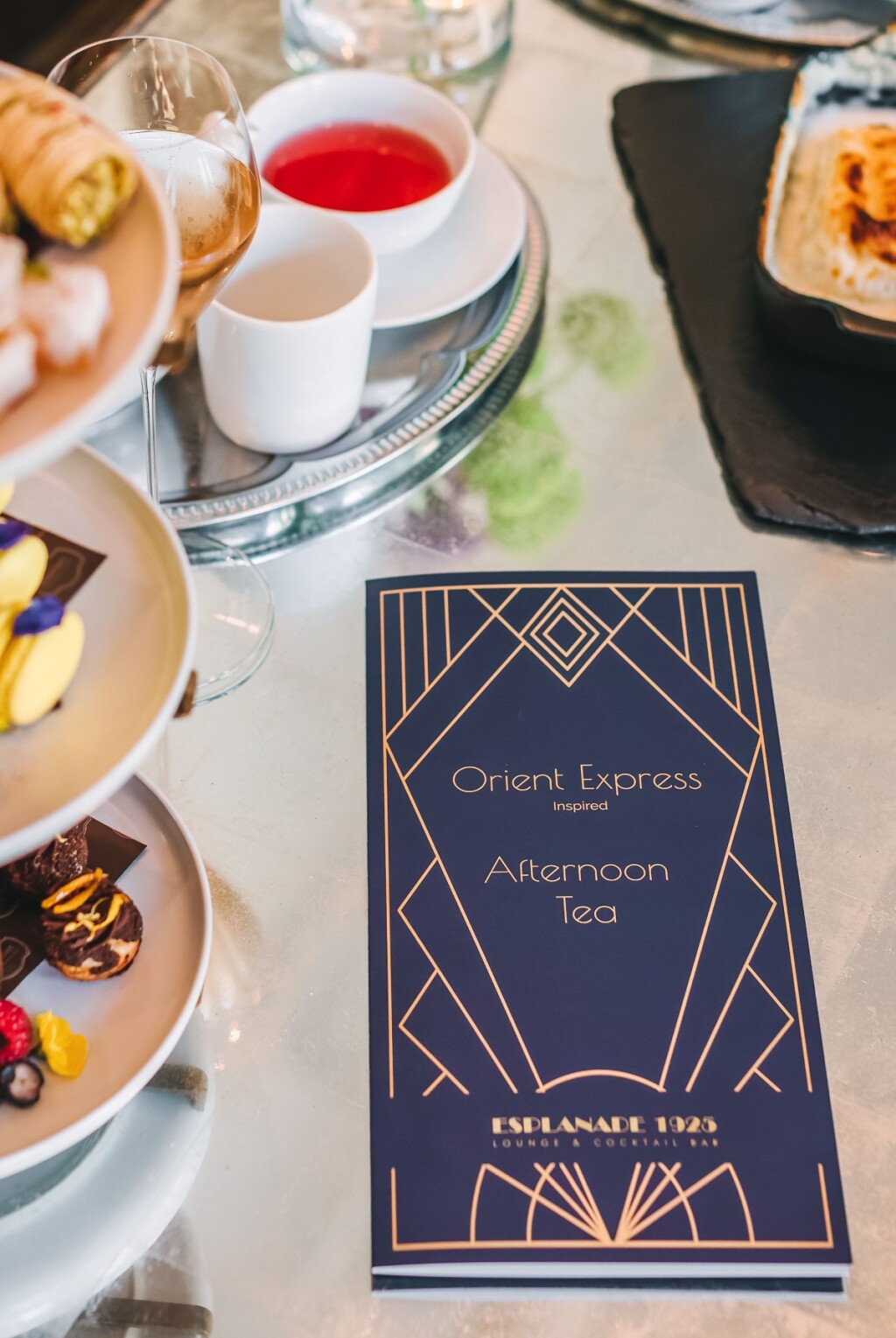 Orient Express čajanka u hotelu Esplanade