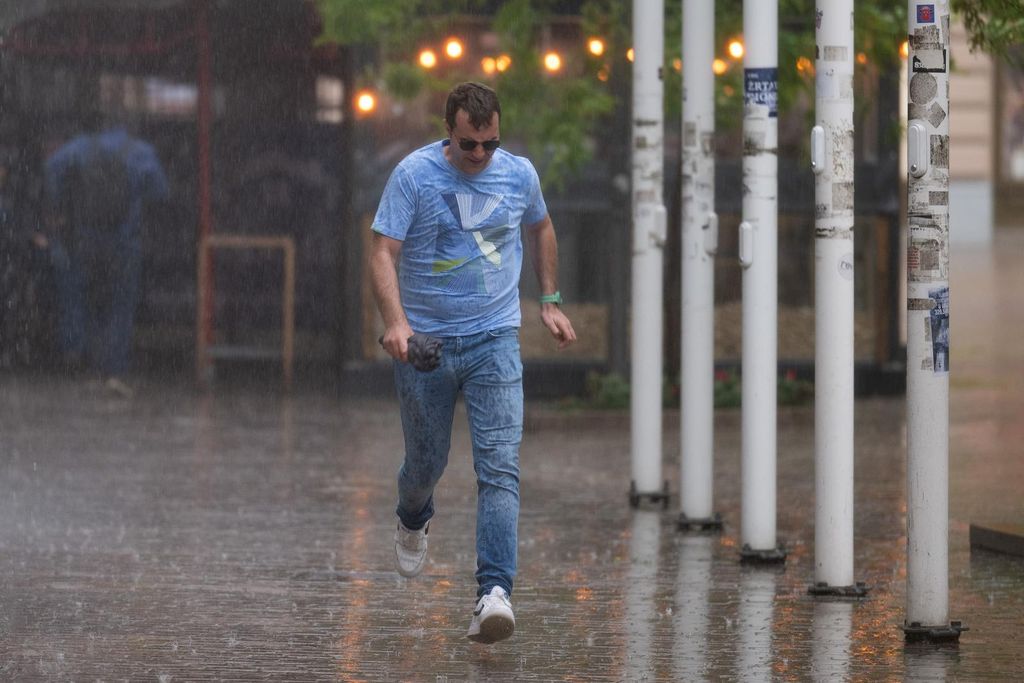 U popodnevnim satima promjena vremena donijela je vjetar i kišu