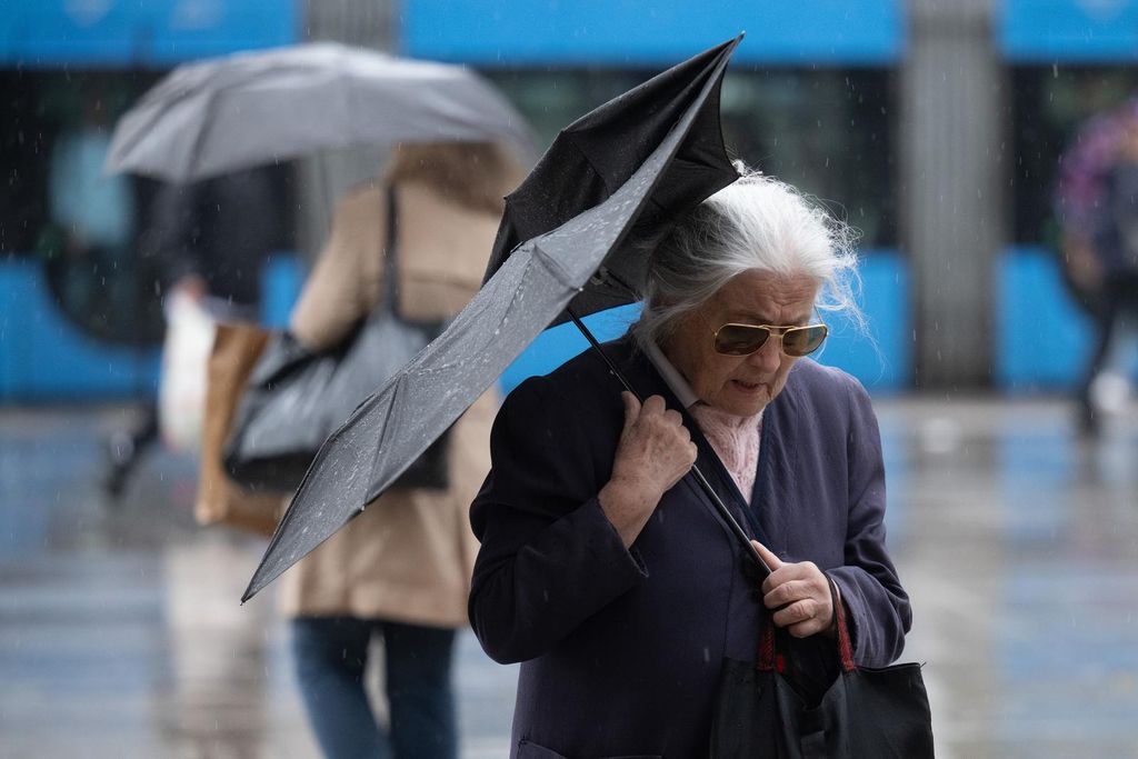 U popodnevnim satima promjena vremena donijela je vjetar i kišu