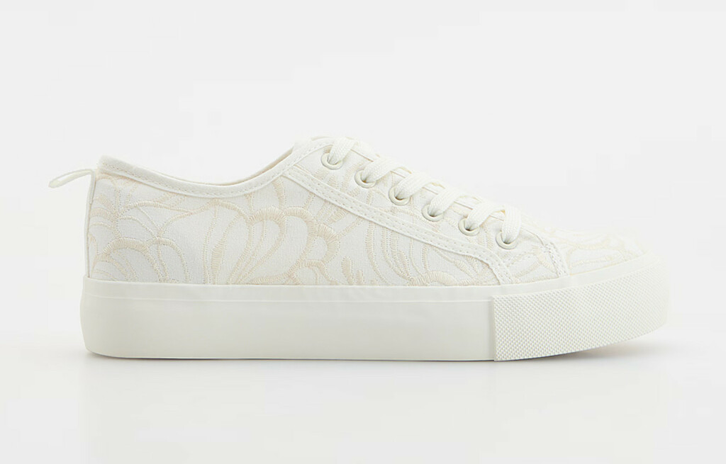 Reserved, 29,99 eura
