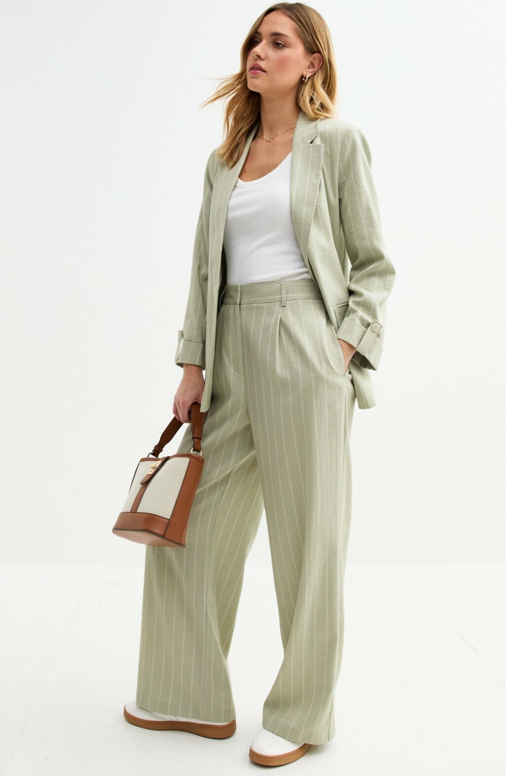 New Look, sako 49,99 EUR, hlače 35,99 EUR