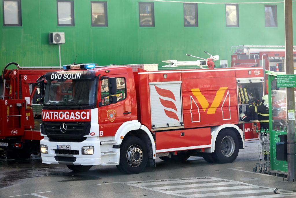 Požar u Kaštel Sućurcu