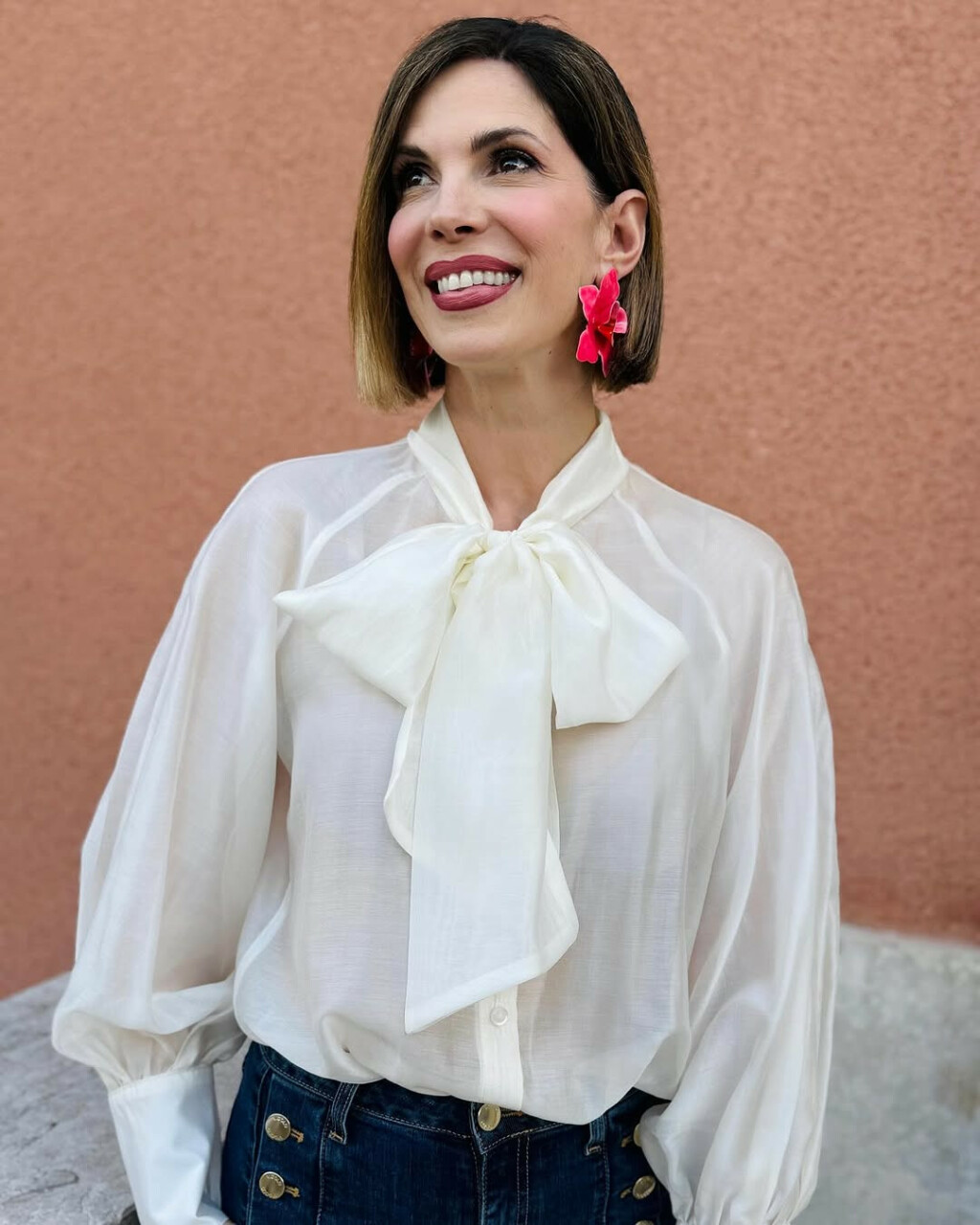 Bojana Gregorić Vejzović u košulji s 'pussy bow' mašnom