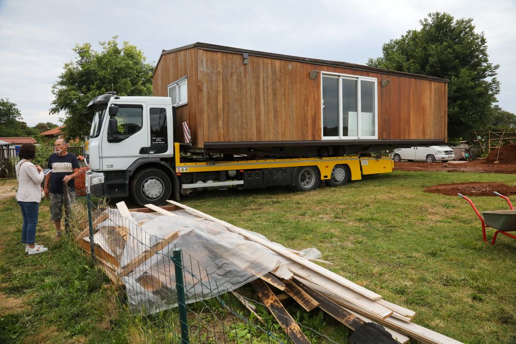 Rušenje bespravno izgrađenih objekata u Šišanu - 15