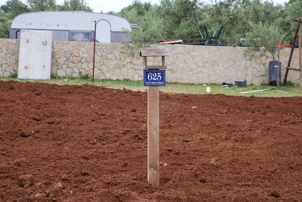 Rušenje bespravno izgrađenih objekata u Šišanu - 15