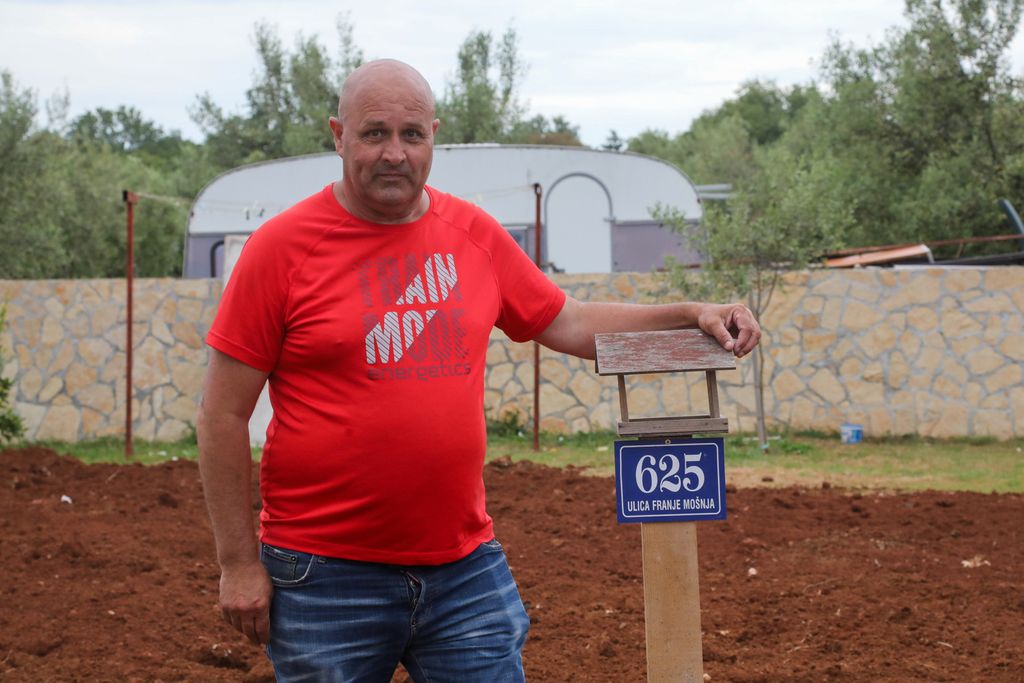 Rušenje bespravno izgrađenih objekata u Šišanu - 15