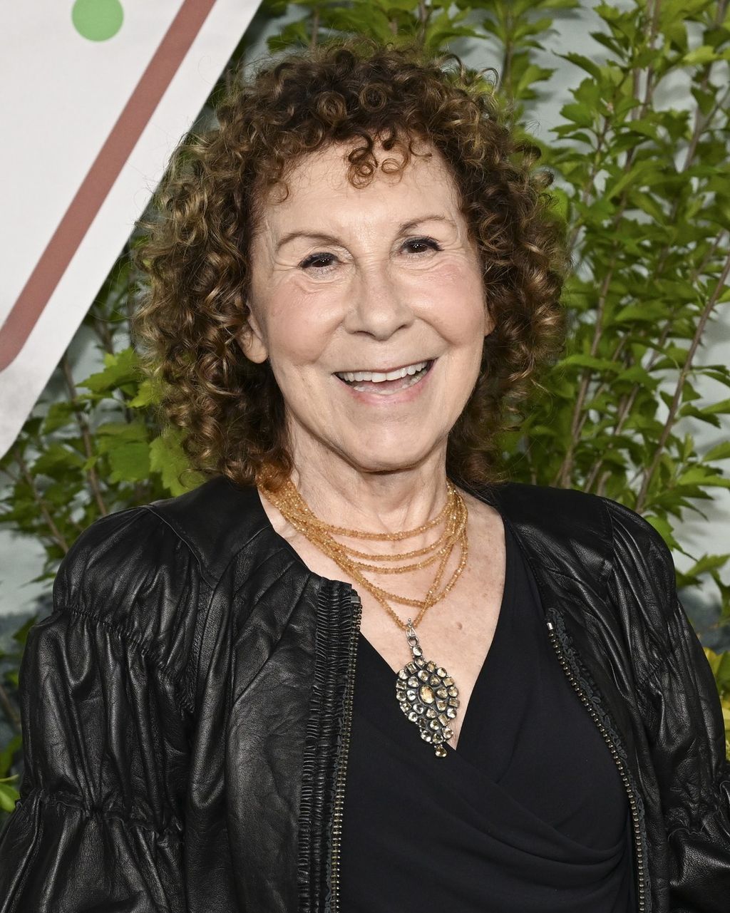 Rhea Perlman