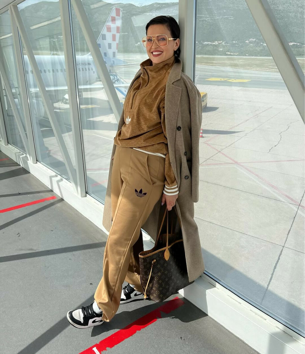 Nina Badrić trenirku je kombinirala s kaputom i visokim tenisicama