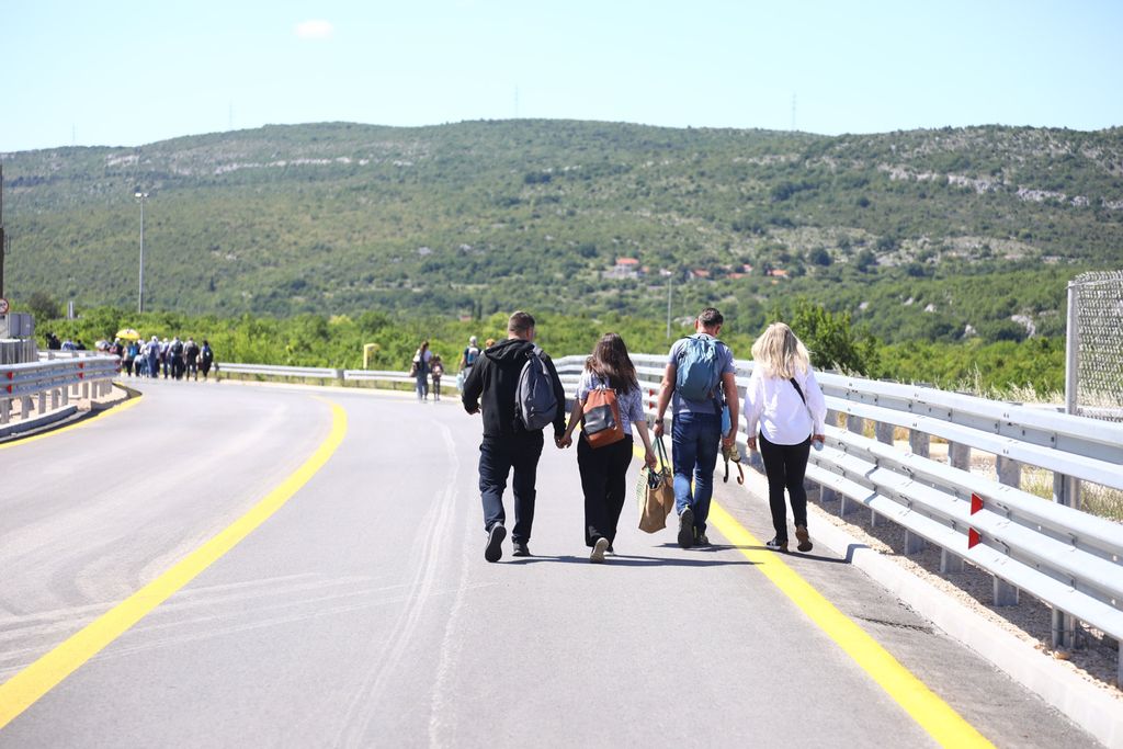 Prometna nesreća u kojoj su na autoputu sudjelovala dva autobusa - 16