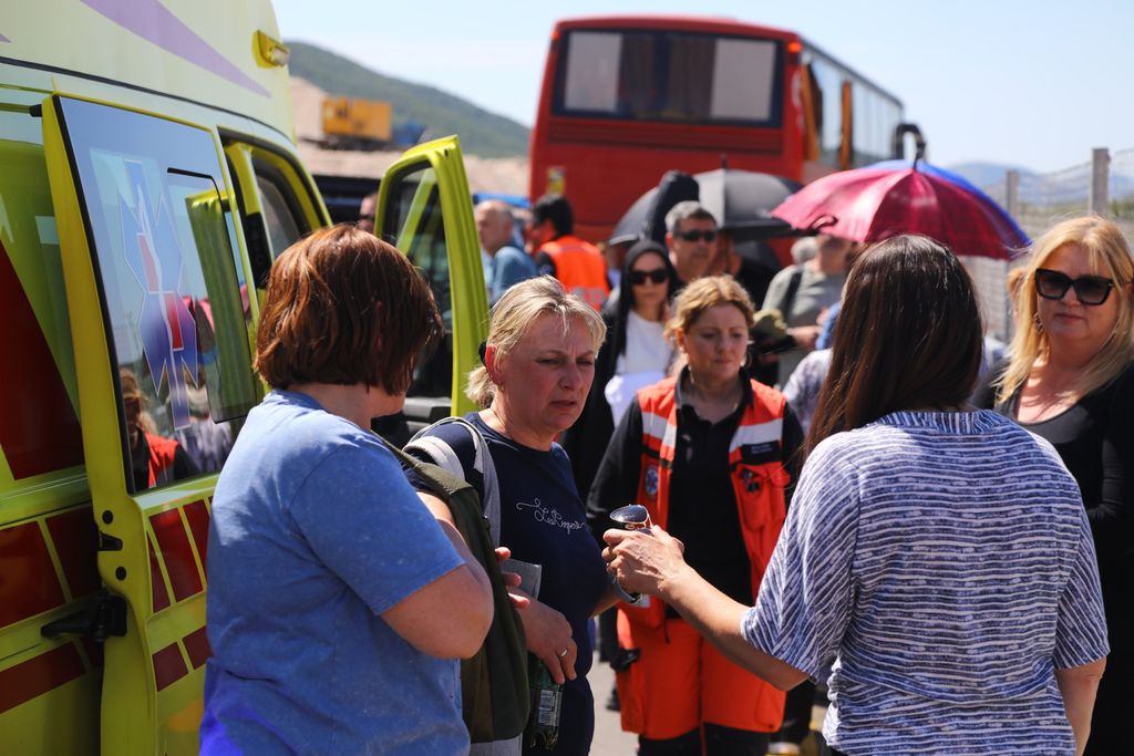 Prometna nesreća u kojoj su na autoputu sudjelovala dva autobusa - 16