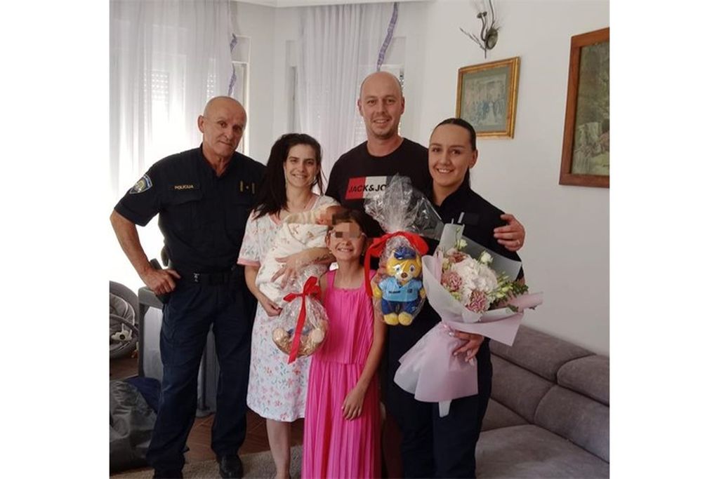 Kaštelanski policajci omogućili trudnici pravovremen dolazak u rodilište - 1