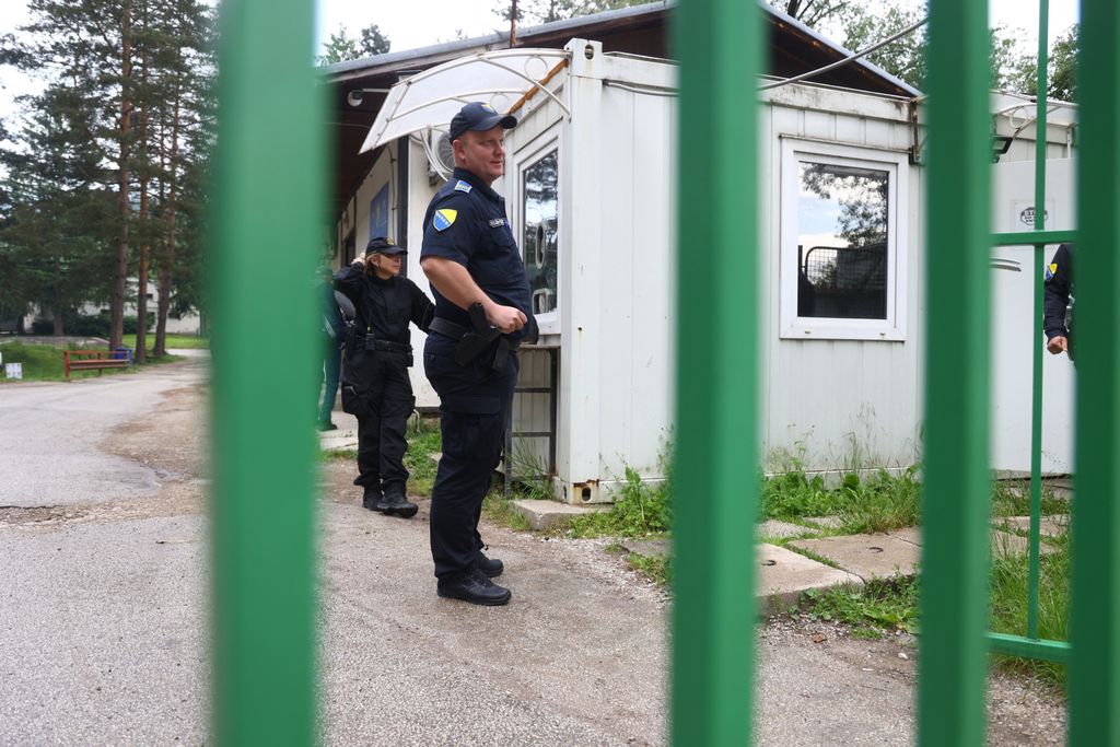Pucnjava u migrantskom kampu u Blažuju - 8