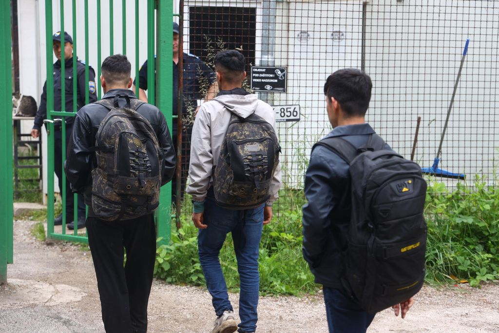 Pucnjava u migrantskom kampu u Blažuju - 8